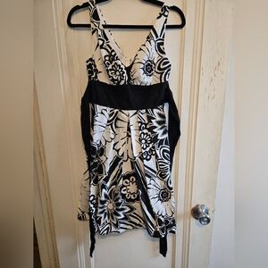 b smart size small women's black and white floral dress